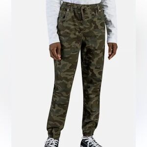 Levi’s Camo Elastic Waist Kids Jogger Pants Green Camo size 10 NWT